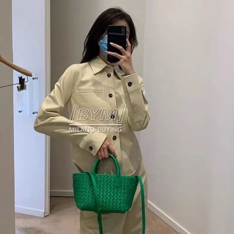 Mini and cute, even though it’s small, it can hold a tote vegetable basket—parrot green